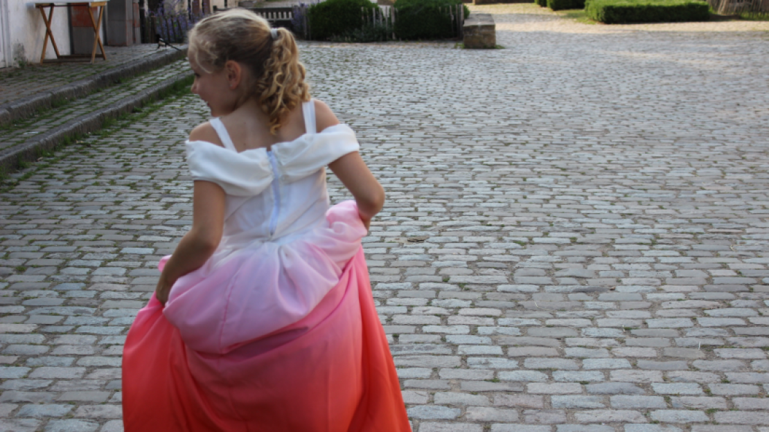Les princesses rebelles cousent elles-mêmes leurs robes!